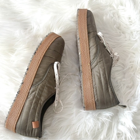 COOL PLANET By Steve Madden Women's Lounge Lace-Up Cozy Puffer Sneakers. Size 10 - Picture 9 of 11